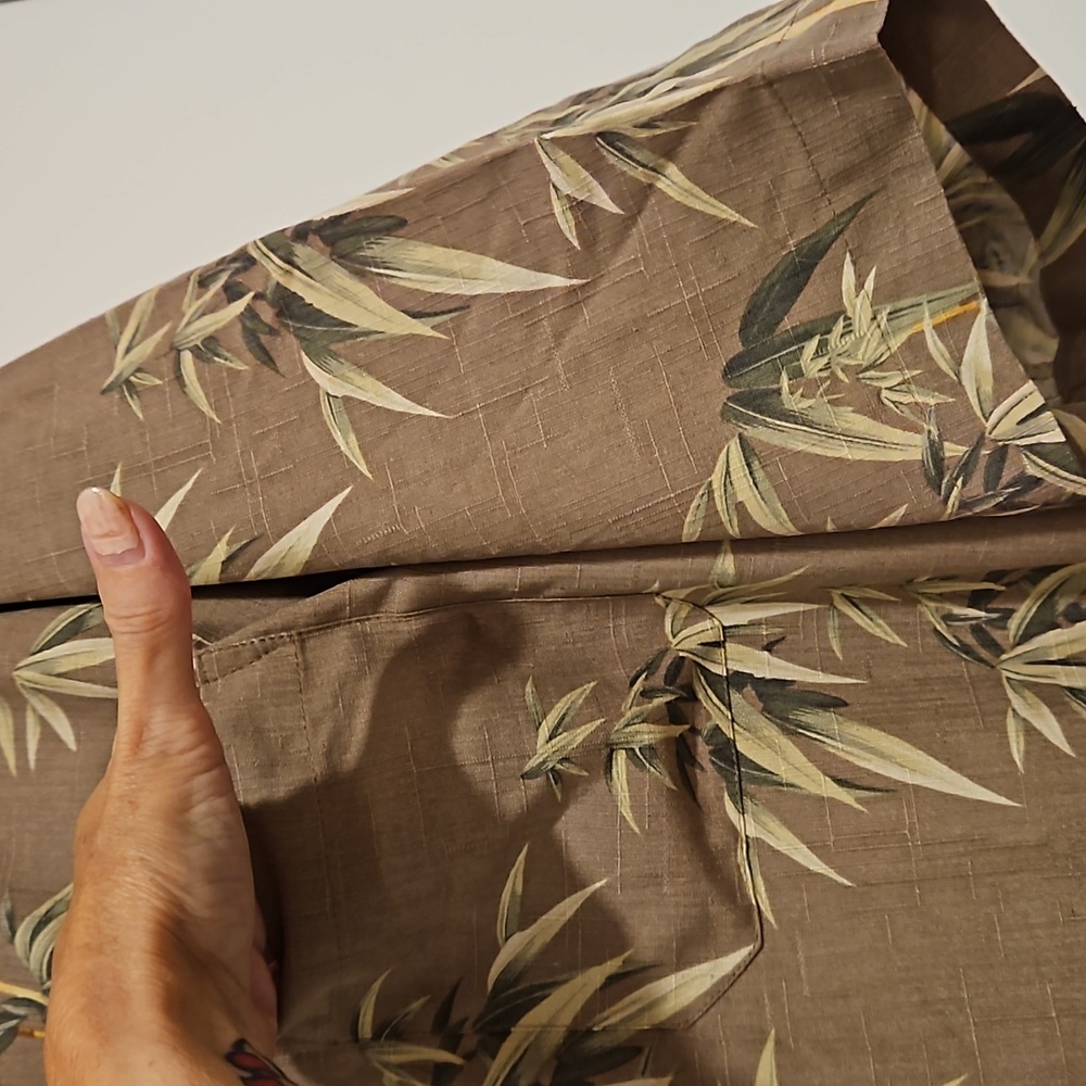 JAMAICA JAXX 'Authentic Island Style' Large tan bamboo palm fronds button EUC - Picture 3 of 10